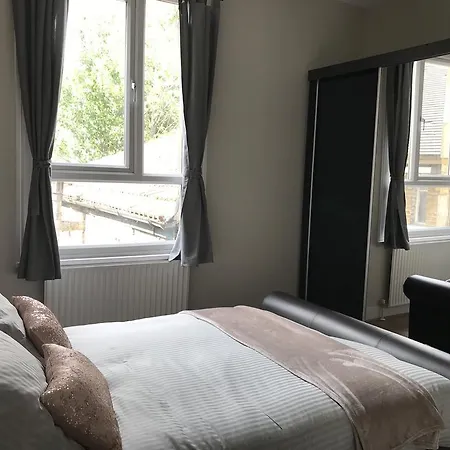 Turnpike House Apartment